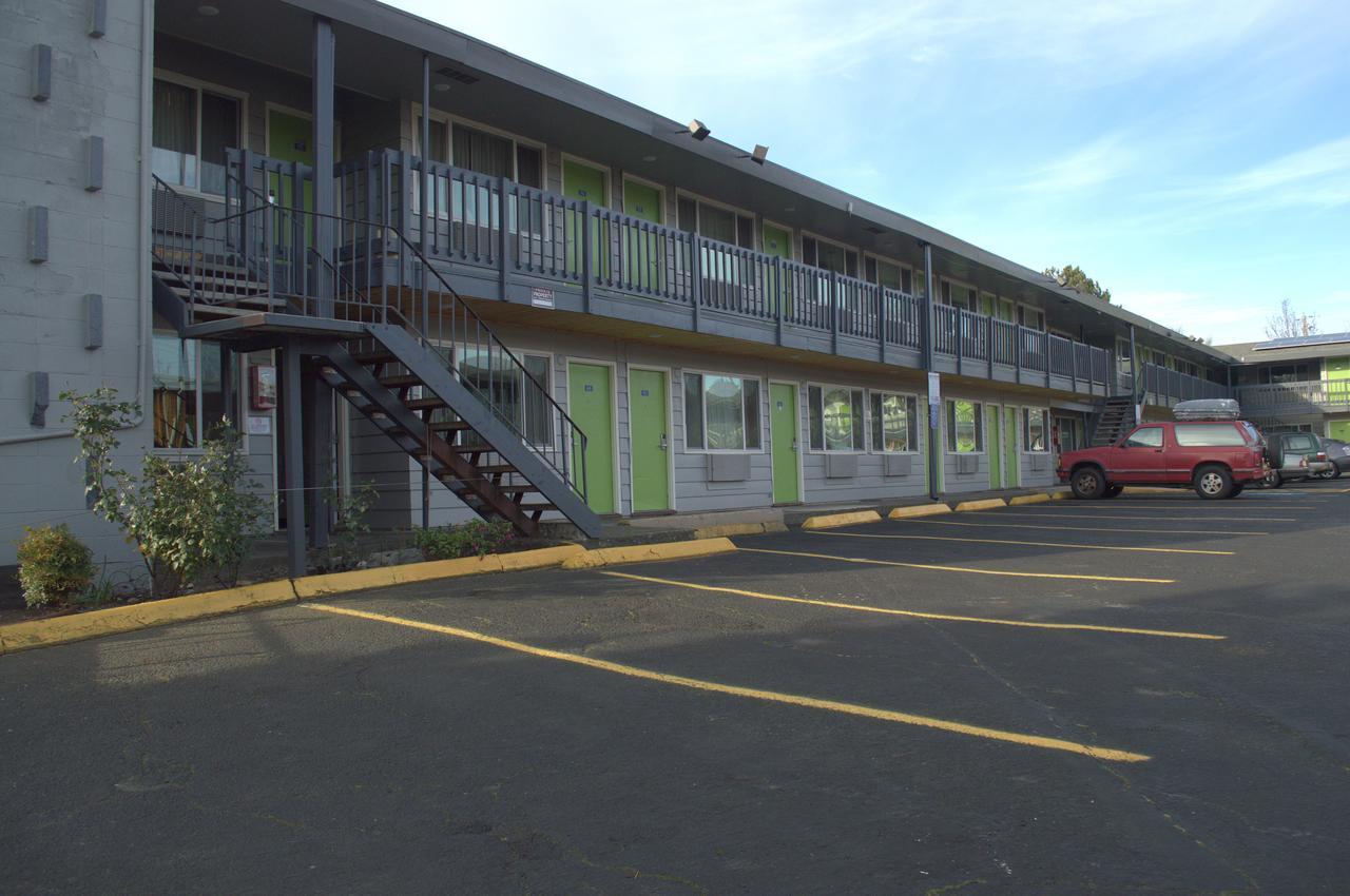 Banfield Motel Portland Exterior photo